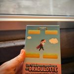 Boîte de Draculotte : jeu solo qui mélange taquin / casse-tête et jeu de plateforme rétro.