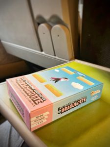 Boîte de Draculotte : jeu solo qui mélange taquin / casse-tête et jeu de plateforme rétro. Petit jeu rapide à emporter partout