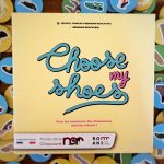 Boite du jeu de société Chooe my shoes avec jetons en fond